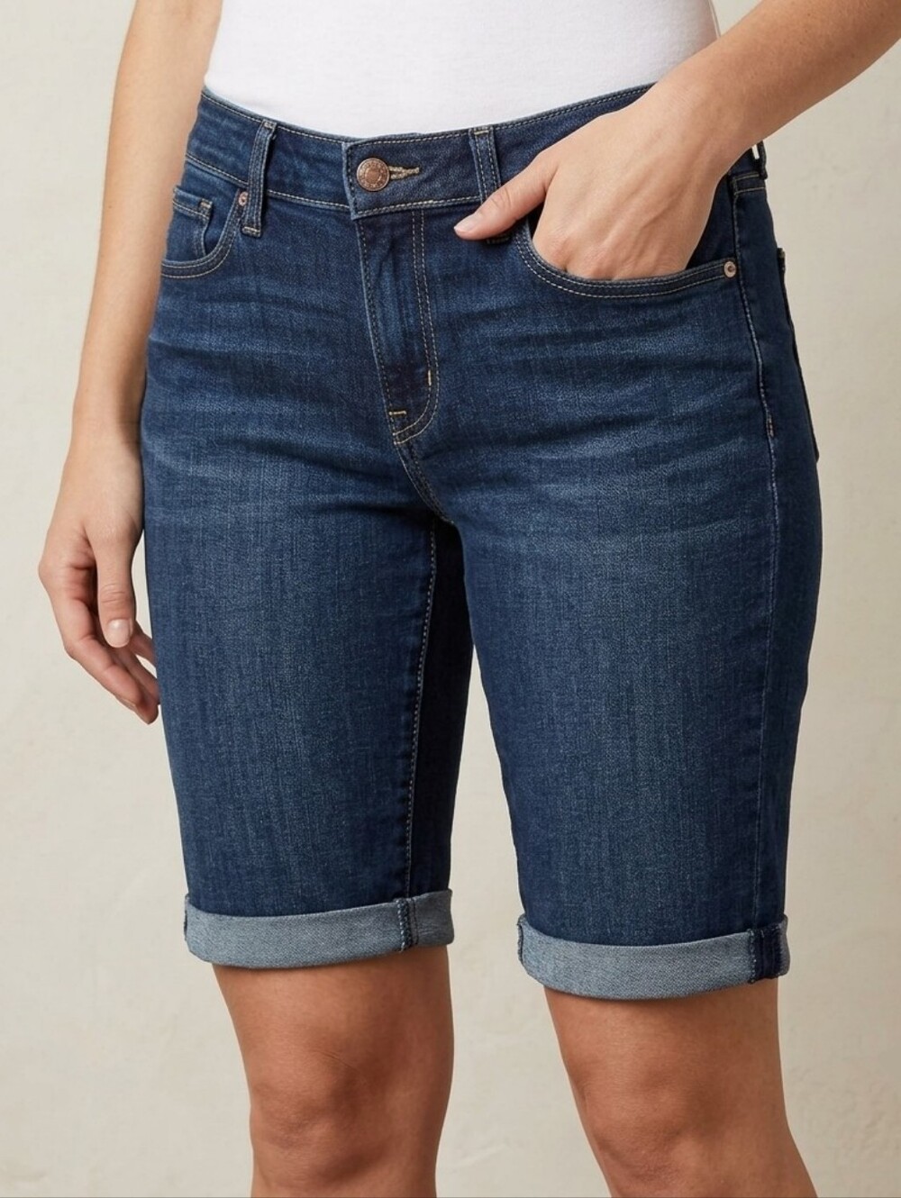Signature by Levi Strauss & Co. Mid Rise Bermuda Shorts Womens Size 8 W29